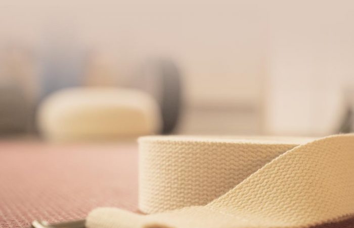 way_onlineakademie_hilfsmittelyoga_courselist_onlinekurse